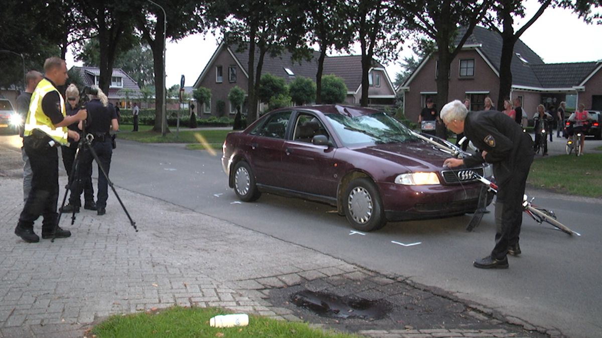 Wielrenner ernstig gewond bij aanrijding Nieuw-Dordrecht