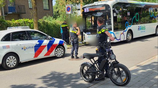 Fatbike en lijnbus botsen bij inhaalpoging