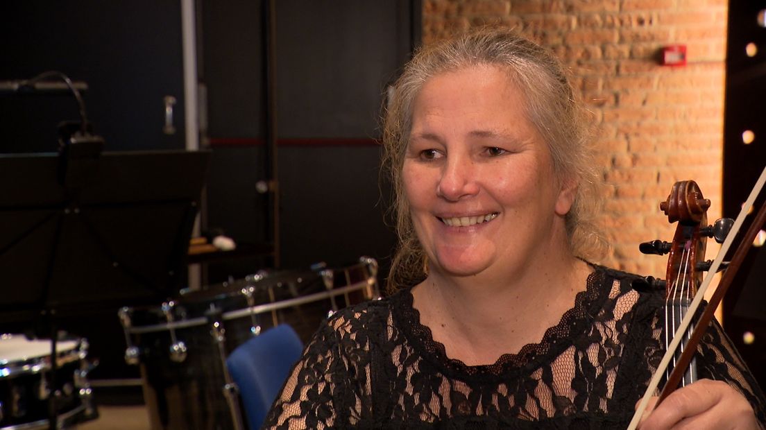 Violist Lindoana Todicescu zette zich in om de voorstelling naar Zeeland te halen.