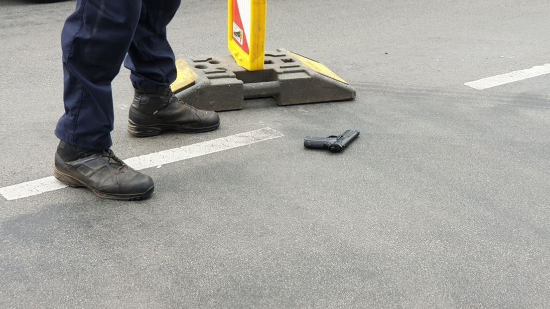 Mogelijk vuurwapen gevonden na ongeluk in Hengelo