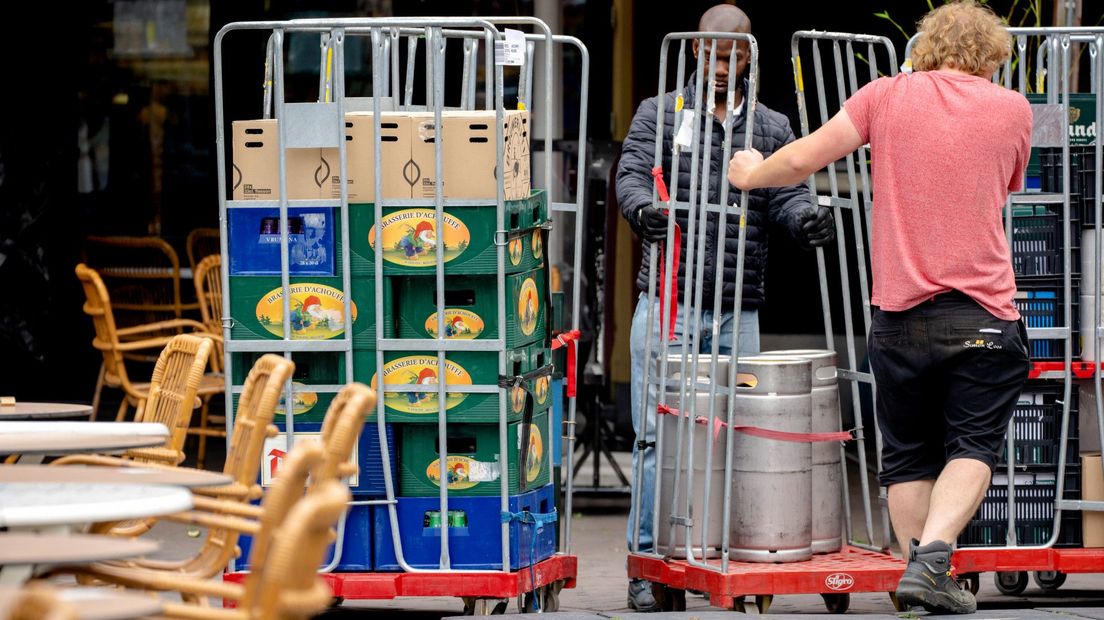 Een kroeg bereidt zich voor op de versoepeling van de coronamaatregelen