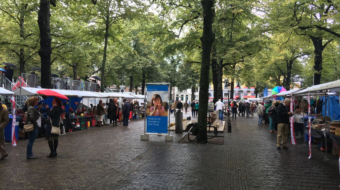 Drentse markt in Den Haag (Rechten: Frits Emmelkamp / RTV Drenthe)
