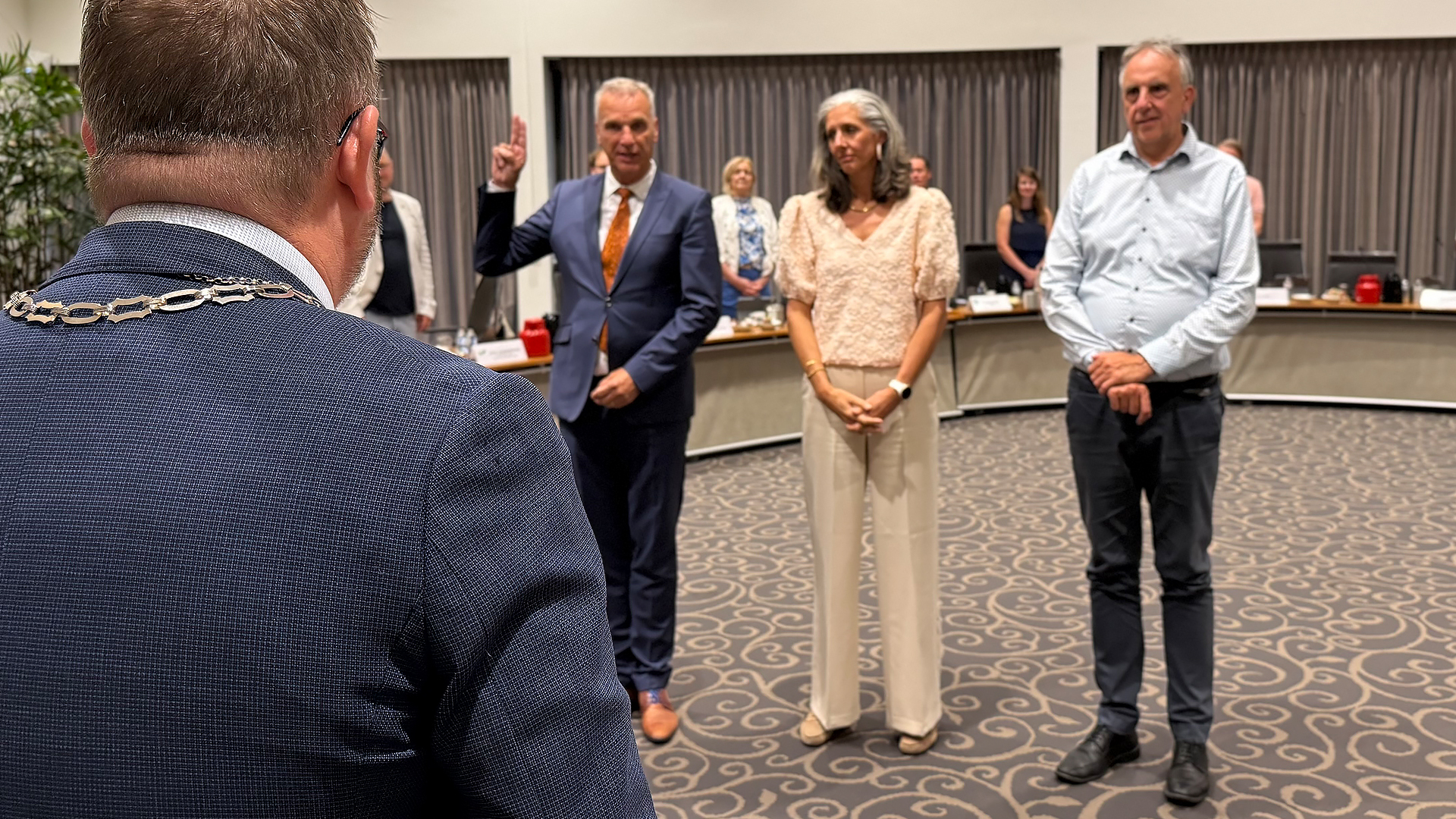 Wethouders beëdigd in Eemnes, coalitieakkoord maakt weinig indruk
