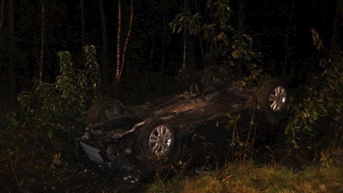 Almeloër met auto over de kop in Appelscha