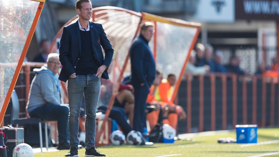 GOES-trainer Rogier Veenstra zag zijn ploeg zondag met 5-1 onderuit gaan tegen koploper Jong FC Volendam
