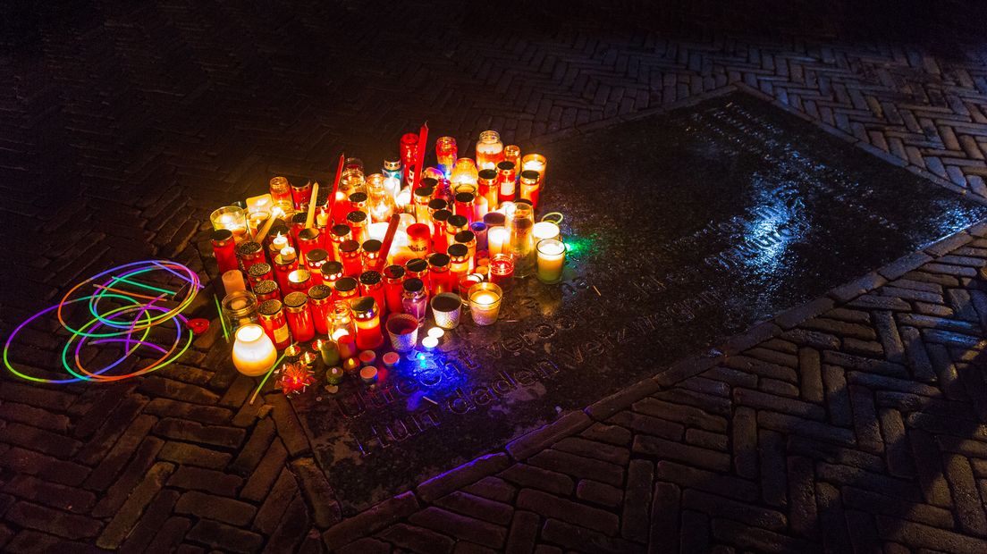 Kaarsjes en lichtjes op het Utrechtse Domplein.