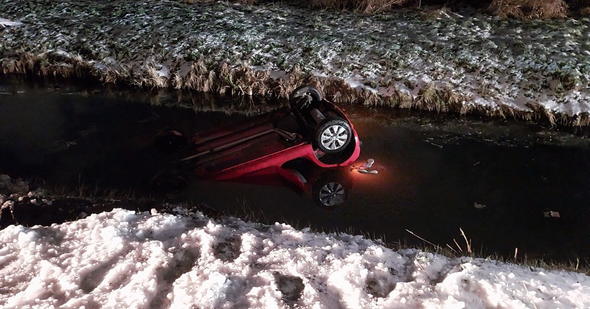 Cars in Water: Rijnmond Rescues Three from Slippery Roads - News Directory 3