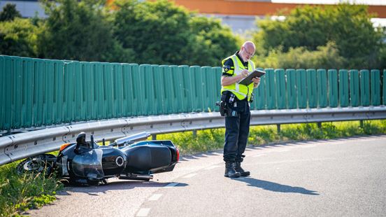 Motorrijder uit Rotterdam overleden na aanrijding in Boven-Hardinxveld.