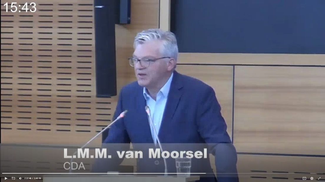 Bart van Moorsel (CDA) tijdens het debat over wateropslag bij Hammerflier.