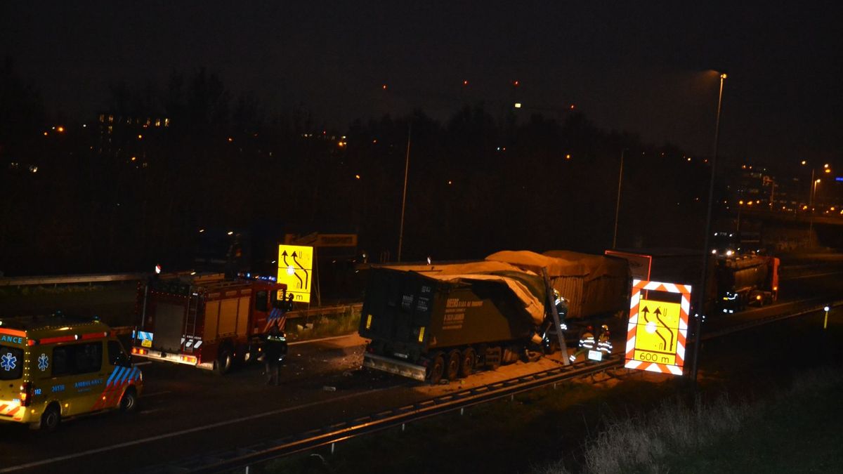 Chauffeur overleden; A2 bij Gronsveld hele nacht dicht