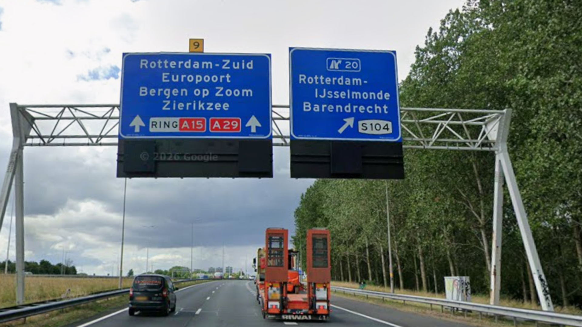 De parallelbaan van de A15 tussen IJsselmonde en Zuidplein is vanaf dit punt dit weekeinde dicht.