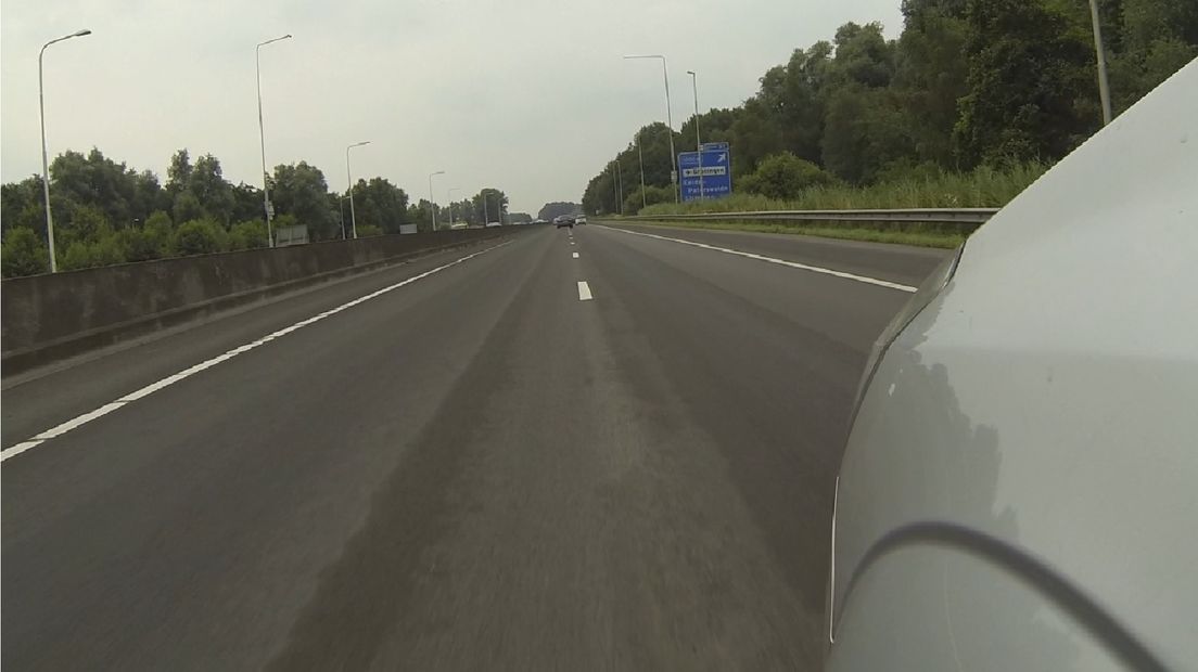 Op de A28 zijn twee auto's op elkaar gebotst (Rechten: RTV Drenthe)