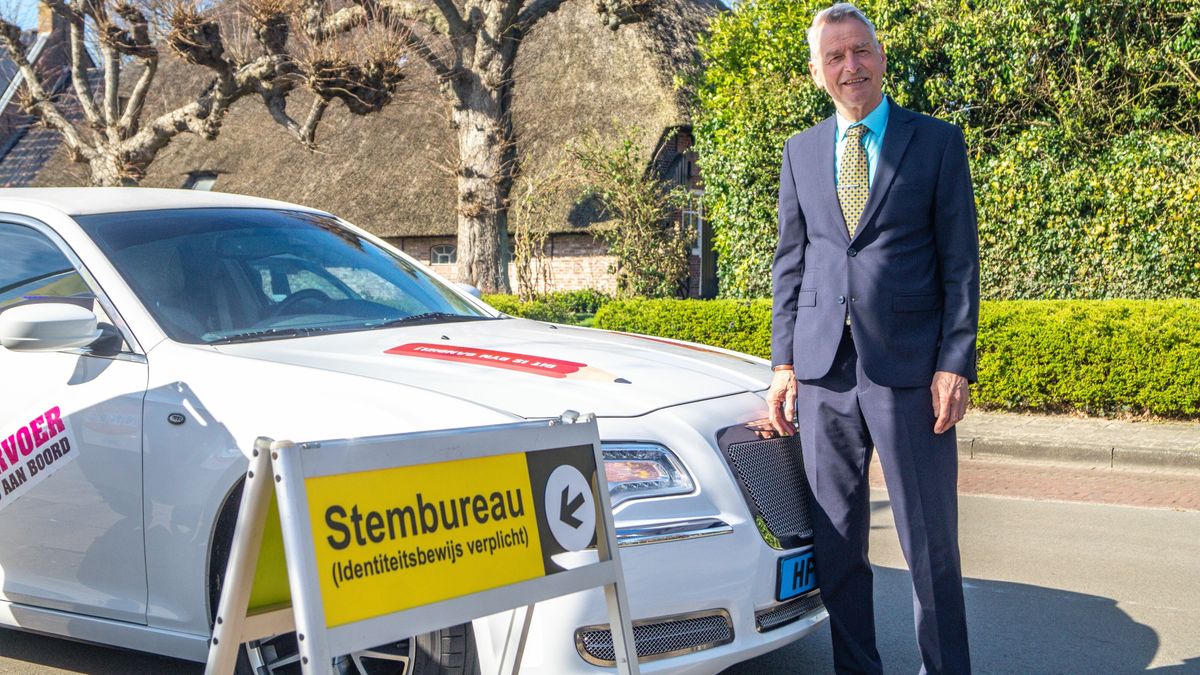 In de limousine naar het stembureau in Dantumadiel | Meer dan 100.000 Friezen hebben gestemd