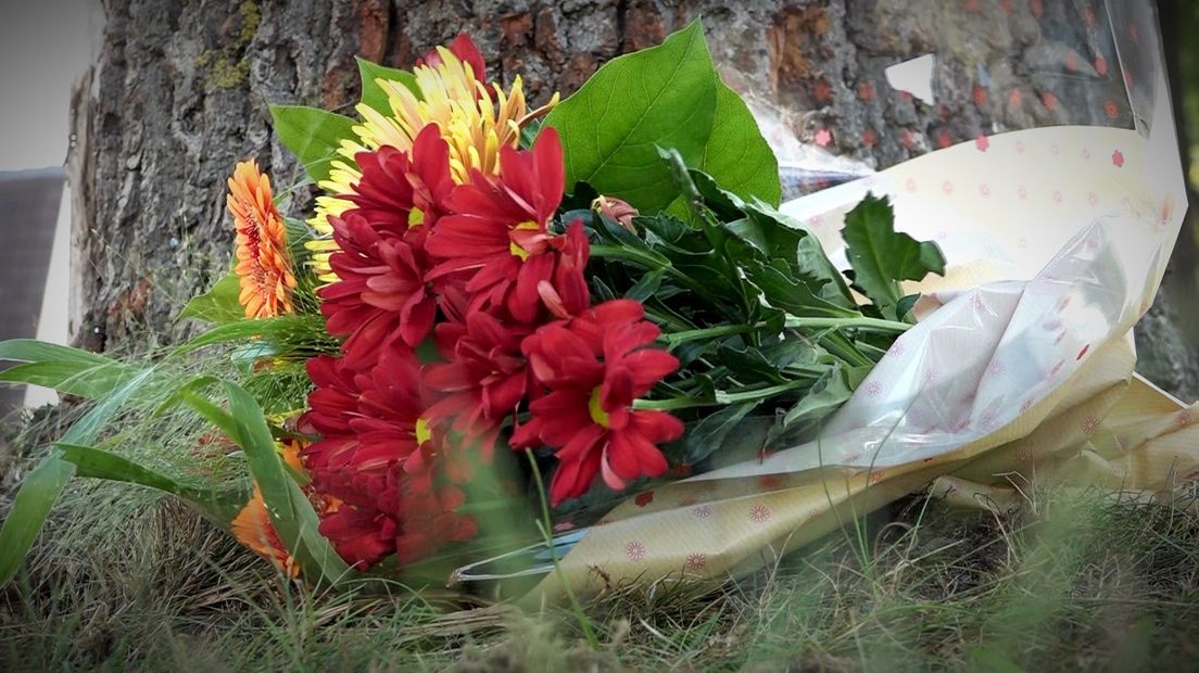 Bloemen op de plek van het ongeval