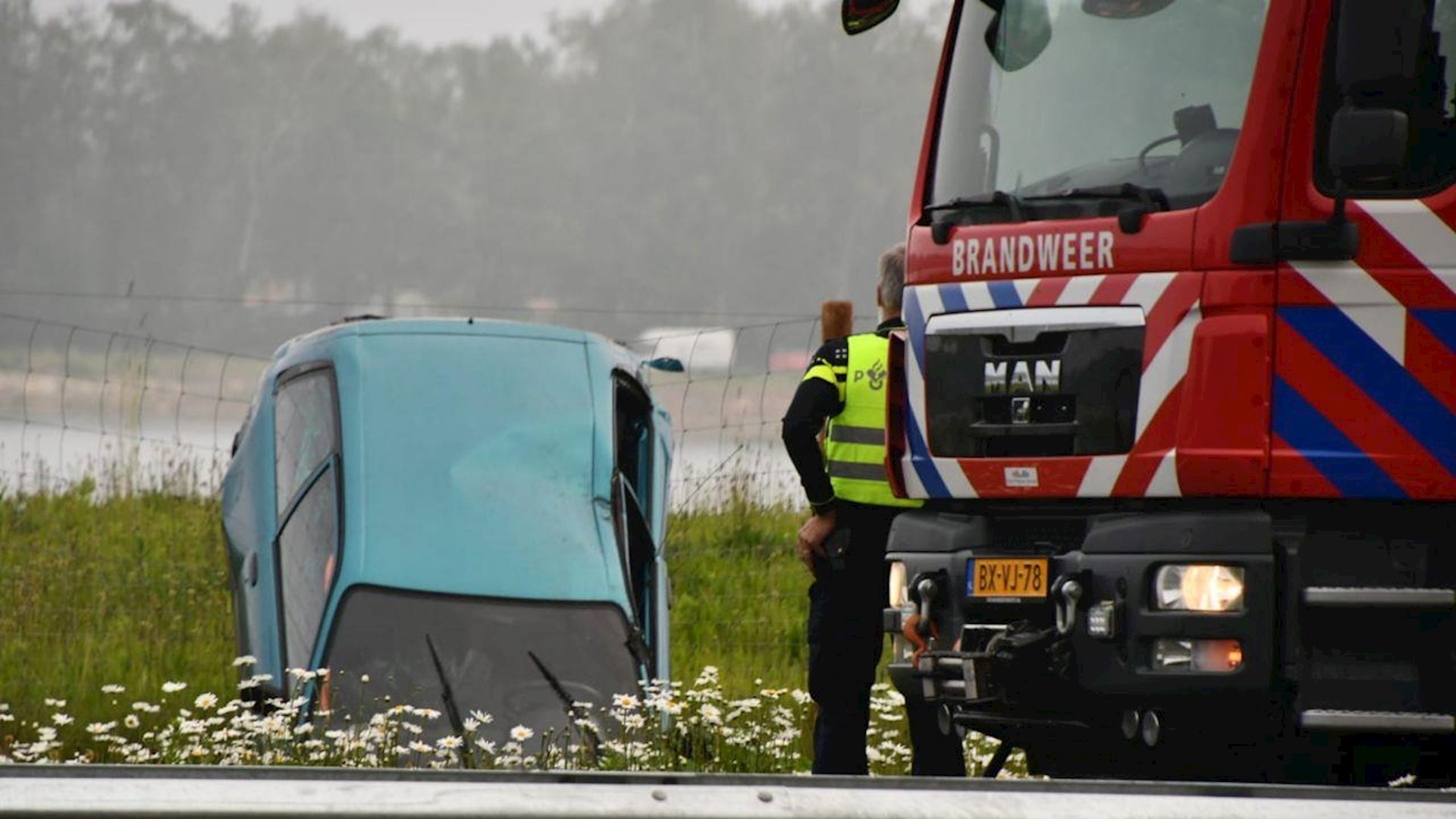 Auto Rechtop In De Sloot Bij Ongeluk Op N18 Tussen Enschede En ...