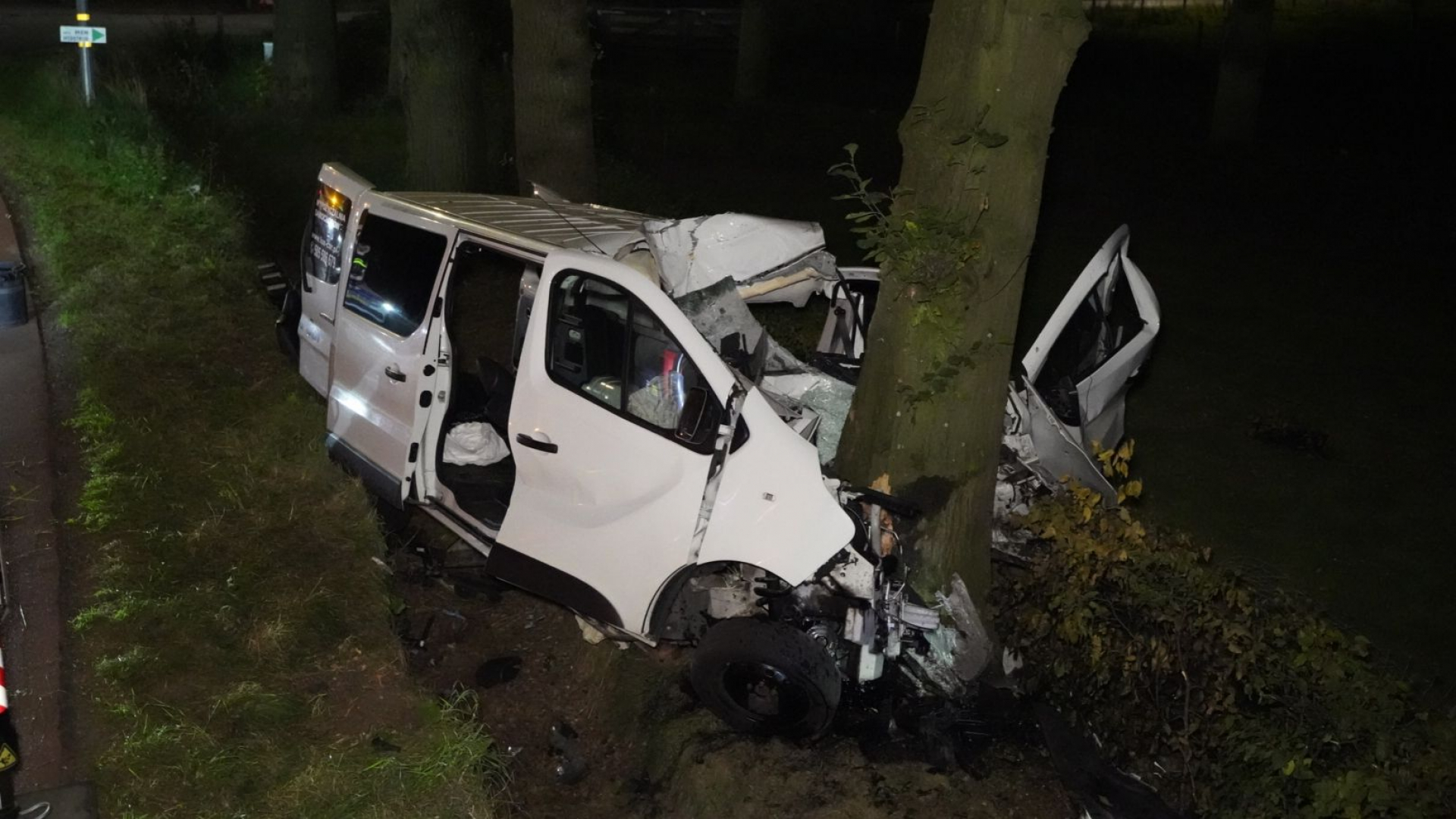 Twee Doden En Zwaargewonde Bij Ongeluk Met Busje - Omroep Gelderland