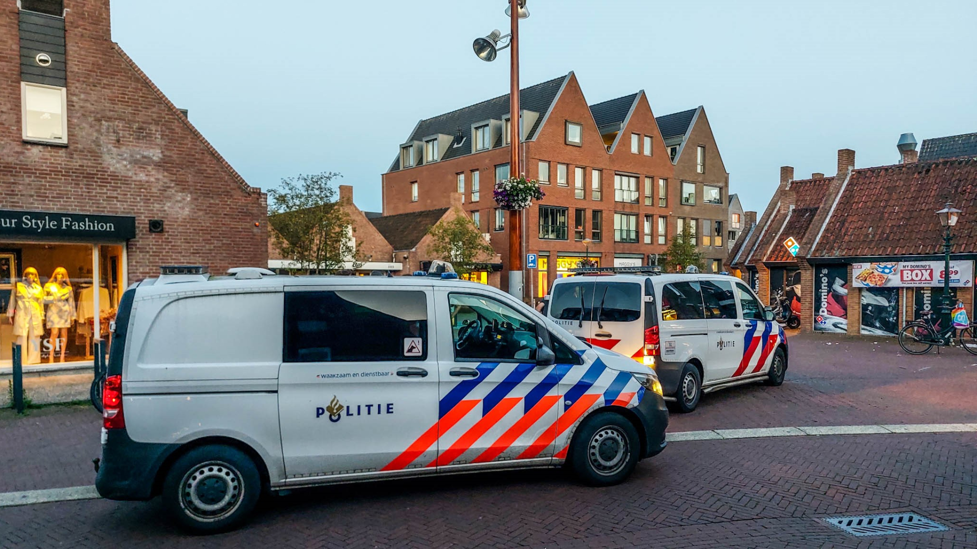 Poolse arbeidsmigranten zitten op bankje te drinken als het plotseling uit de hand loopt