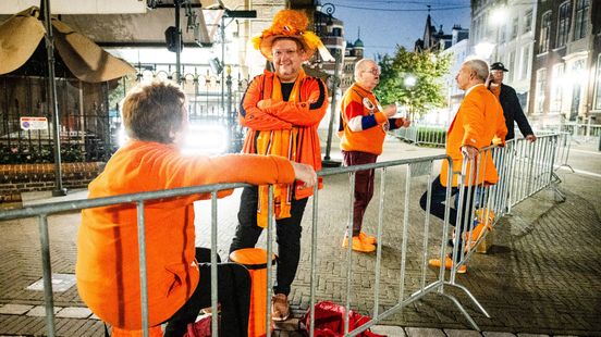 Liveblog Prinsjesdag | Oranjefans vannacht al bij paleis - Road blocks en hekken voor veiligheid Home