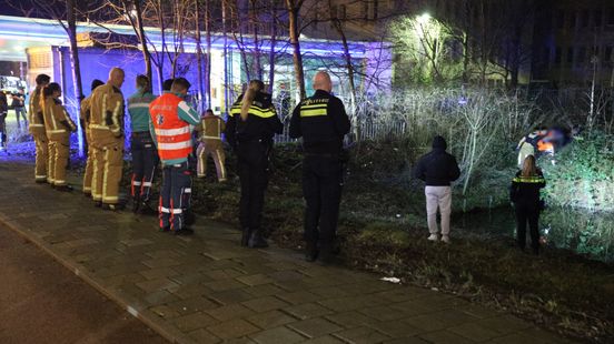 Dronken man gered uit ijskoud water Nieuws