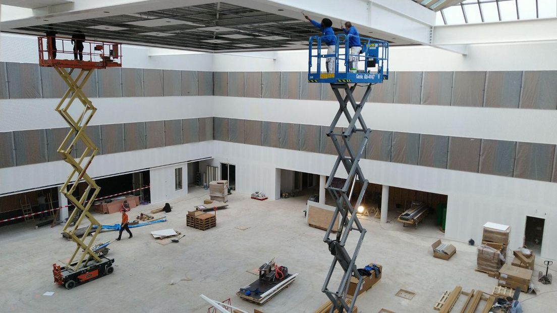 Er wordt nog druk gewerkt in het nieuwe ziekenhuis (Rechten: RTV Drenthe/Erwin Kikkers)