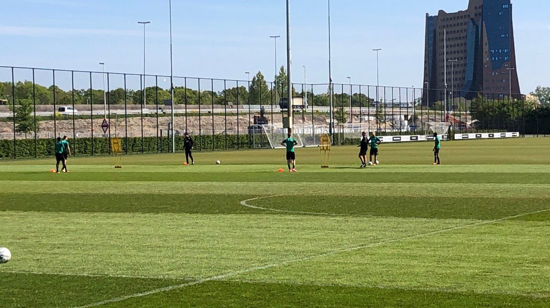 FC Groningen spelers weer in training op sportcomplex Corpus den Hoorn