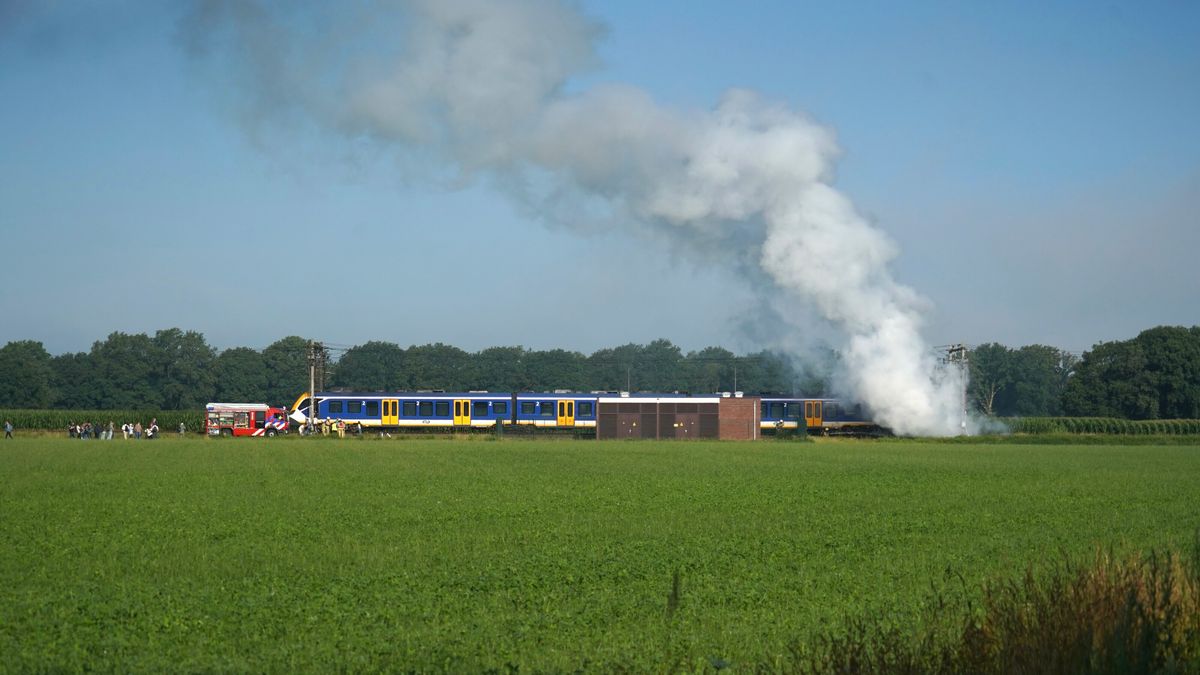 Groot deel van de middag geen treinen na botsing tussen trein en auto bij Loon