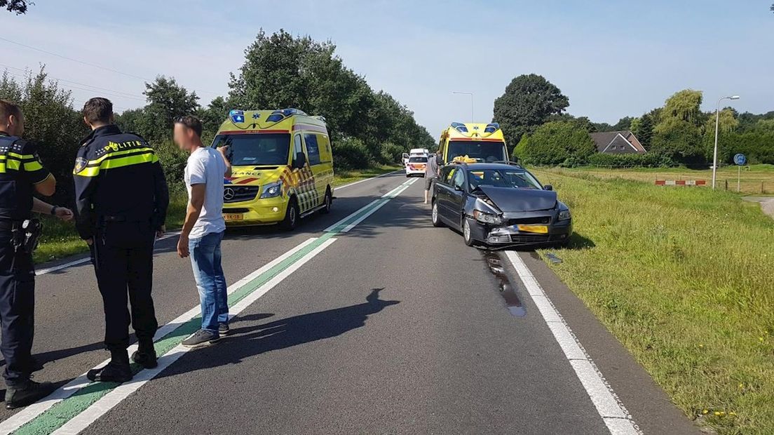 Op de N377 bij Dedemsvaart waren drie auto's betrokken bij een ongeluk