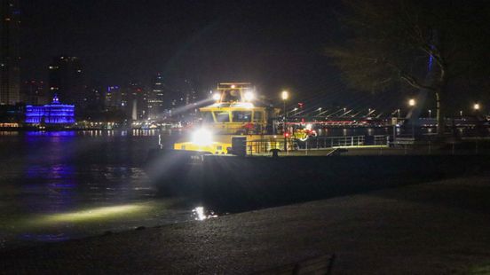 Vertraging op A20 door ongeval | Havendienst redt man uit water. Vertraging op A20 door ongeval | Havendienst redt man uit water.