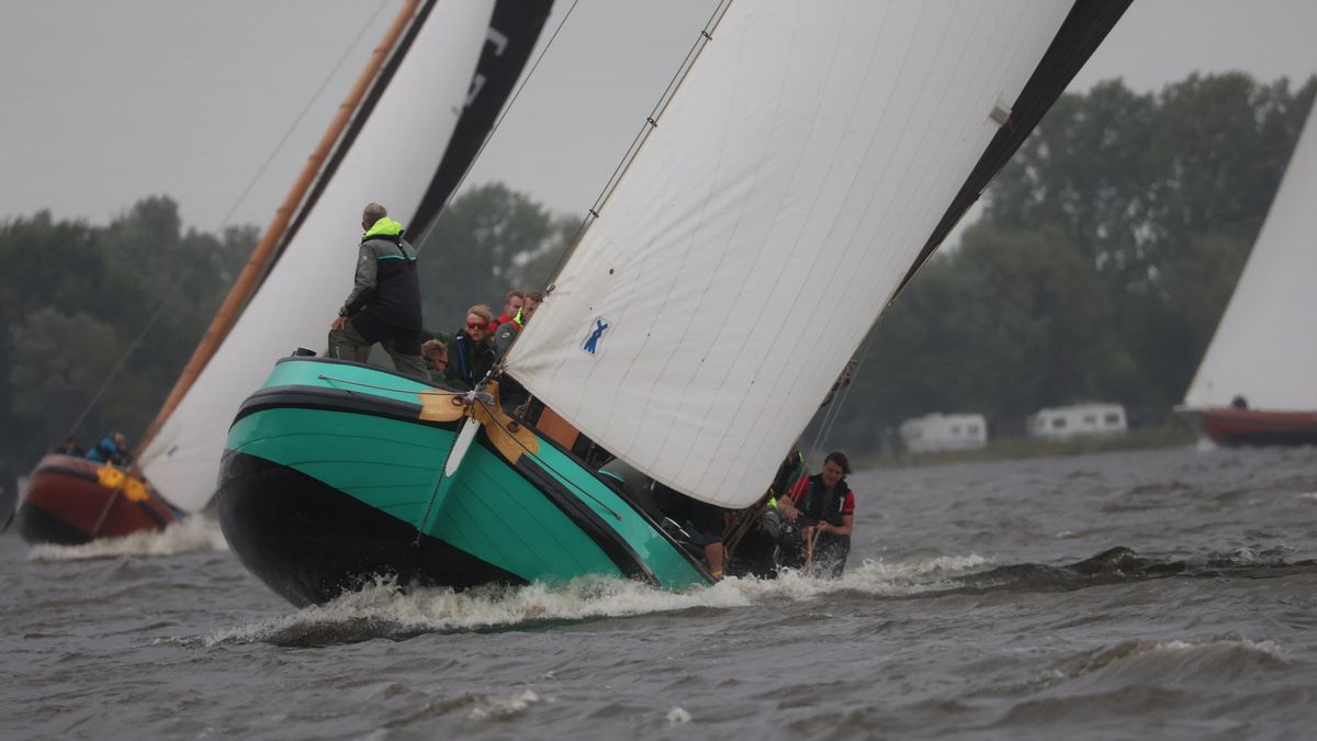 Skûtsjes SKS zeilen vandaag bij Langweer