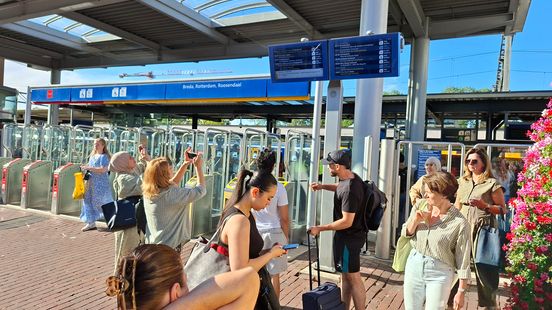 Stroomstoring zorgt voor grote problemen op het spoor, vijf treinen gestrand