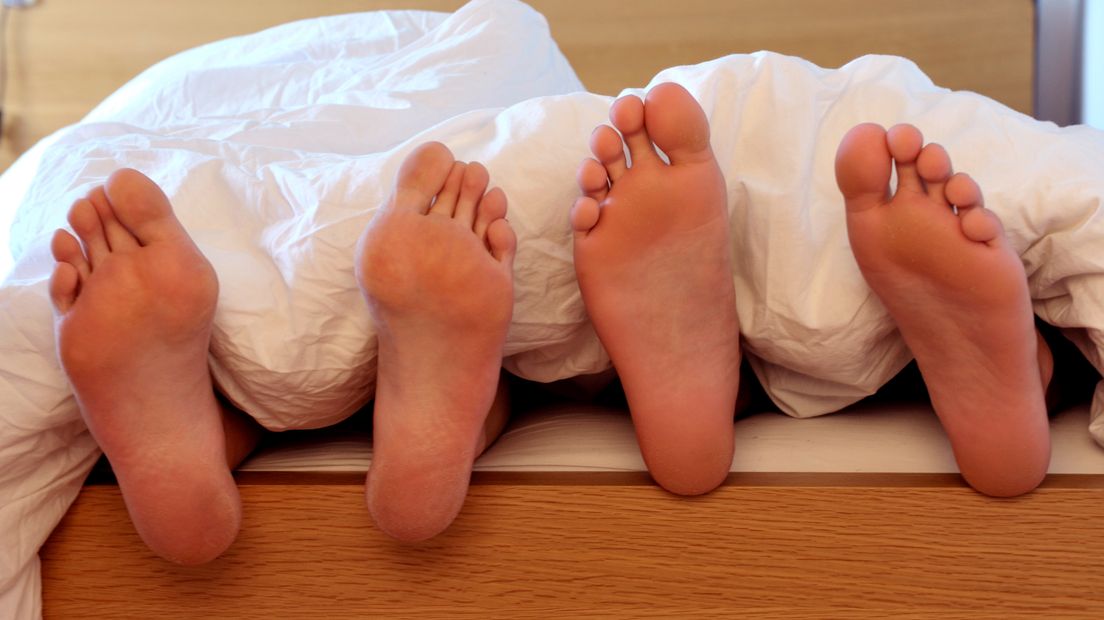 Hittegolf op komst, met deze tips kom je de plaknachten door.