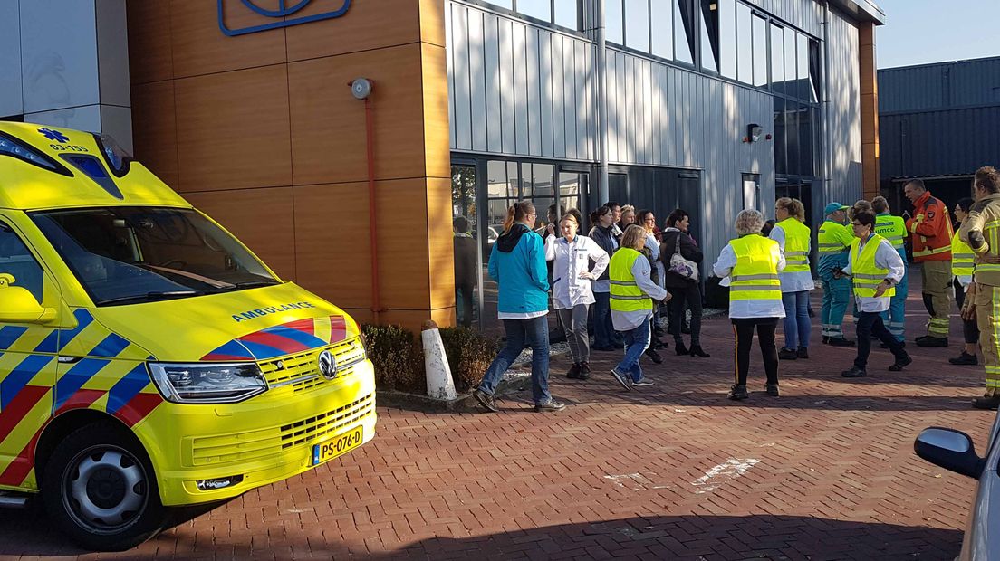 Gisteren raakten meerdere mensen onwel bij S.I.T. Controls in Hoogeveen. (Rechten: Persbureau Meter)