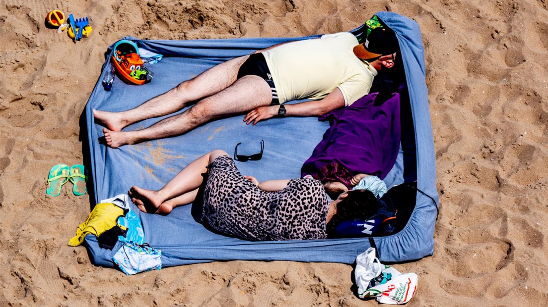 Hittegolf op het strand van Scheveningen