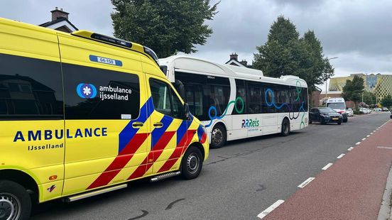 Bus betrokken bij ongeval met fietser| Gewonde bij botsing fatbike. Bus betrokken bij ongeval met fietser| Gewonde bij botsing fatbike.