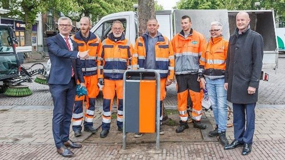 VVD vindt oranje afvalbakken in binnenstad Deventer maar niets