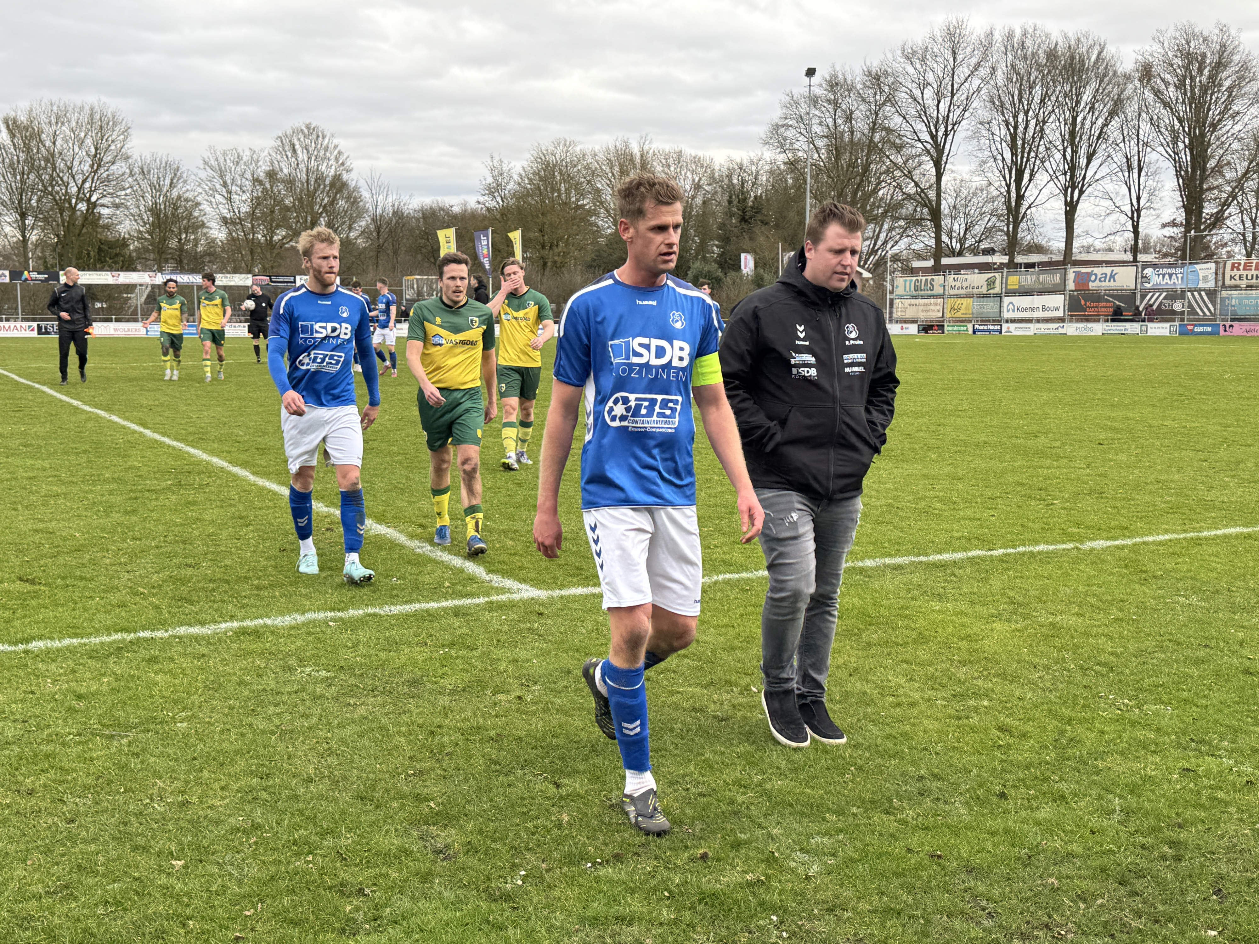 CEC ziet Michael de Leeuw twee keer scoren en gaat ruim onderuit tegen koploper Groen Geel