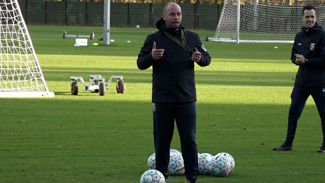 Nicky Hofs, oud-speler en rasechte Arnhemmer is gepromoveerd tot assistent van het eerste