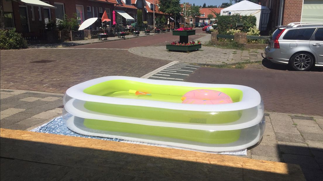 Nieuw zwembadje is van plastic en kleiner dan de vorige