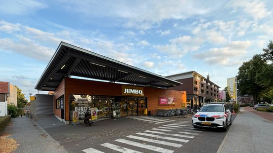 Overval op supermarkt: kassamedewerkster met wapen bedreigd Nieuws