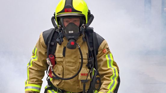 Brandweer urenlang bezig met brand in woning Nieuws