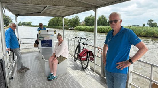 Op het pontje van Jaap in Kingmatille is het altijd gezellig: "Je kunt nog een praatje maken" Nieuws
