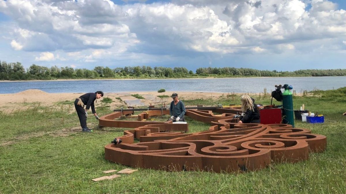 Romeinse 'waternimf' op strand in Herwen: 'Bewust een keer wat anders'