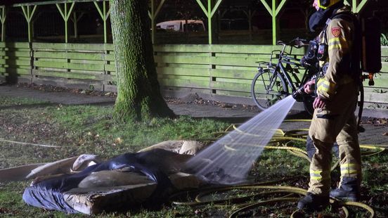 Sigaret in bed loopt verkeerd af, brandweer komt in actie