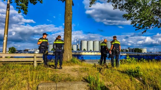 Bestuurder aangehouden na ongeval • persoon te water
