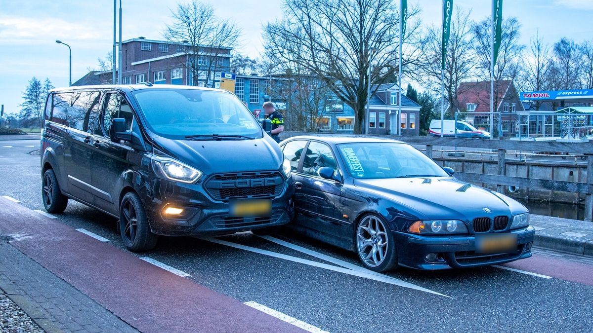 Fietser in Stiens aangereden door auto | Ongeluk op kruising in Ryptsjerk