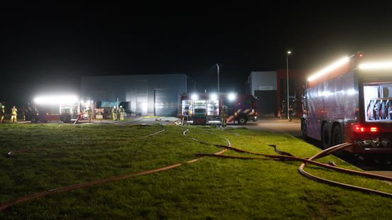 Grote brand bij metaalbewerkingsbedrijf in Raalte, mogelijk gasflessen aanwezig Home