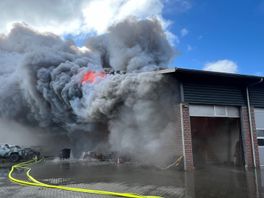 Ondernemers zien werkspullen in rook opgaan na grote brand: 'Beetje onwerkelijk'