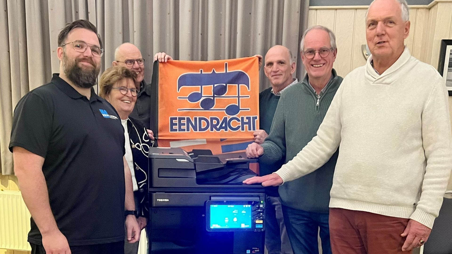 Muziekvereniging Eendracht krijgt printer.