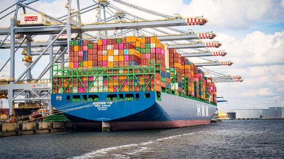 Overslag in Rotterdamse haven opnieuw omlaag