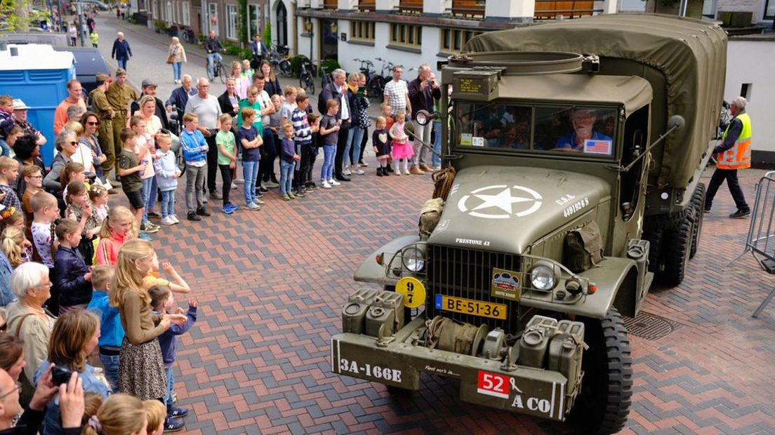 Volop militair materieel bij Tour de Waal.